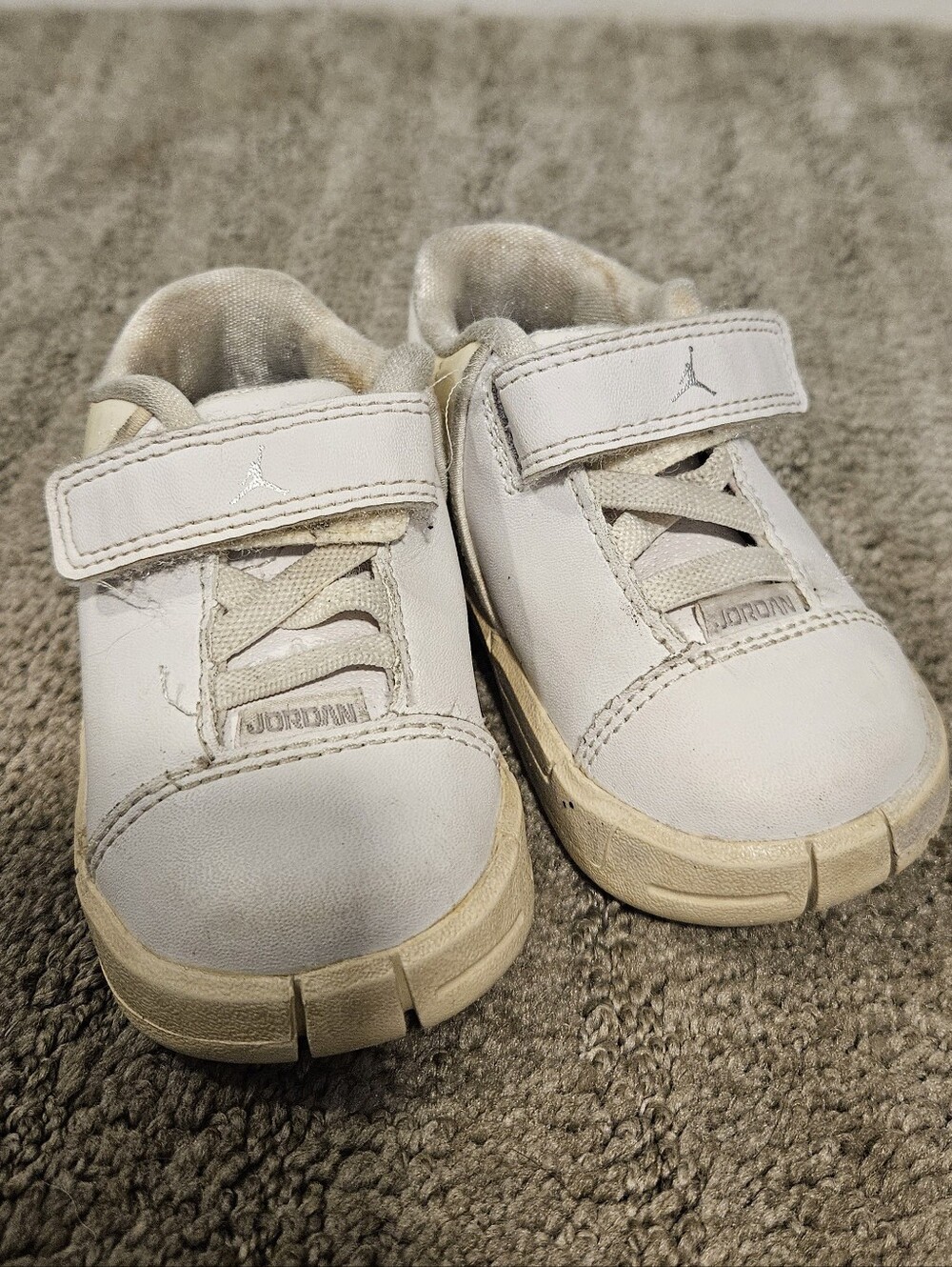 Jordan White Leather Sneakers w Velcro - Size 4c